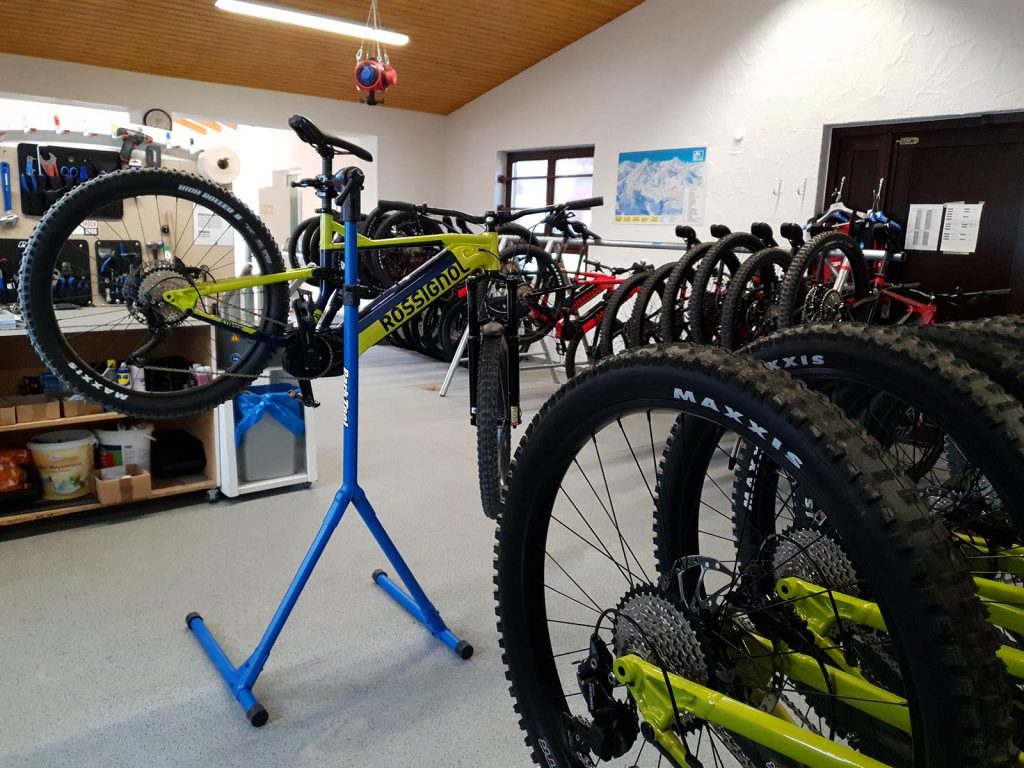 Bike Verleih Klante - Verleih am Herrloh - Innen - Service Station mit Rossignol e-Bike
